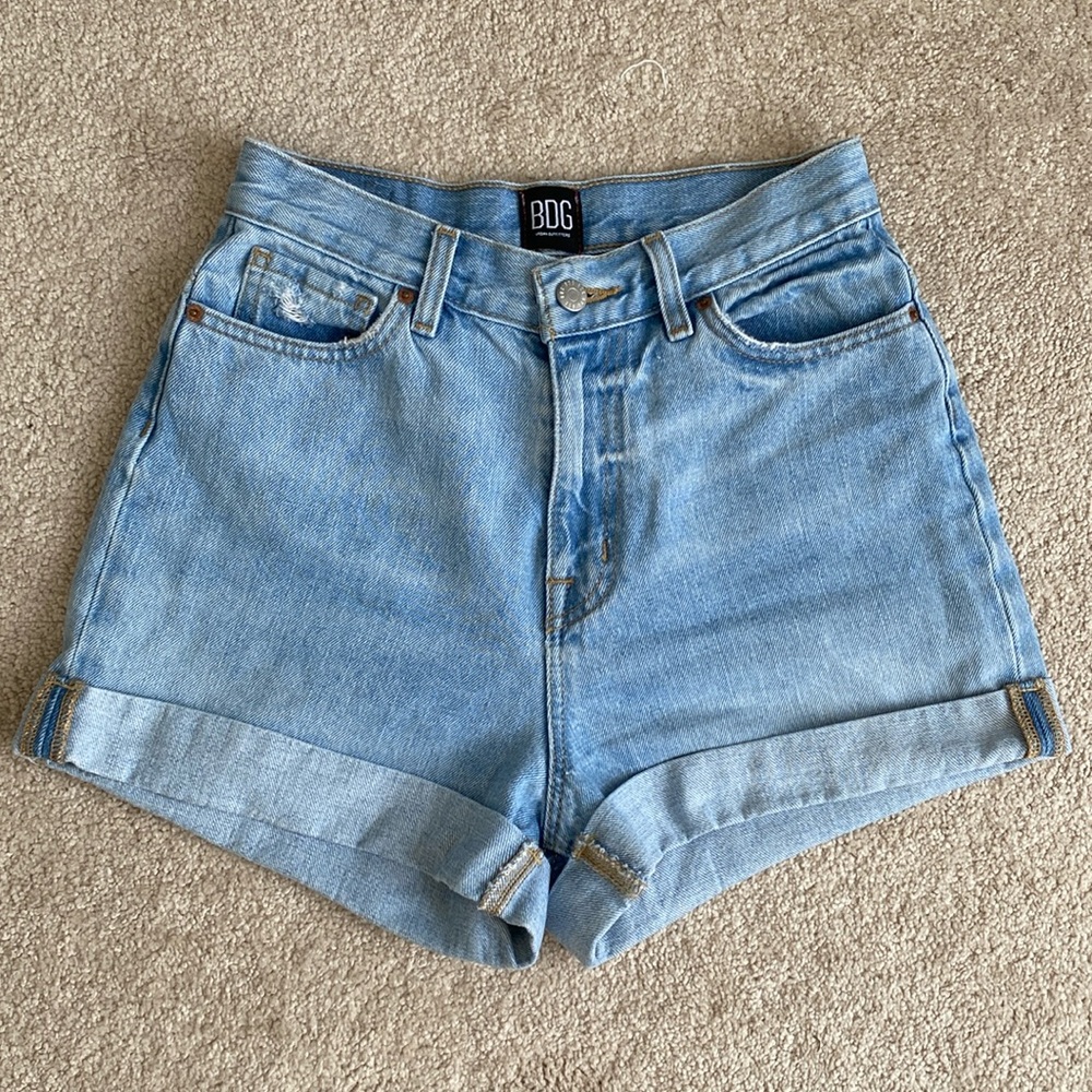 Urban Outfitters BDG High Rise Mom Jean Shorts, size 26